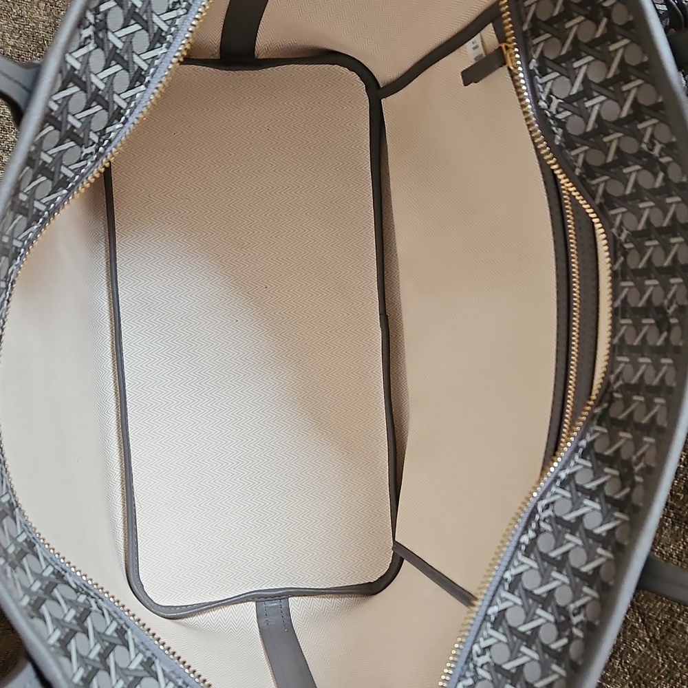 Tory Burch Ever-Ready Tote - Picture 5 of 8